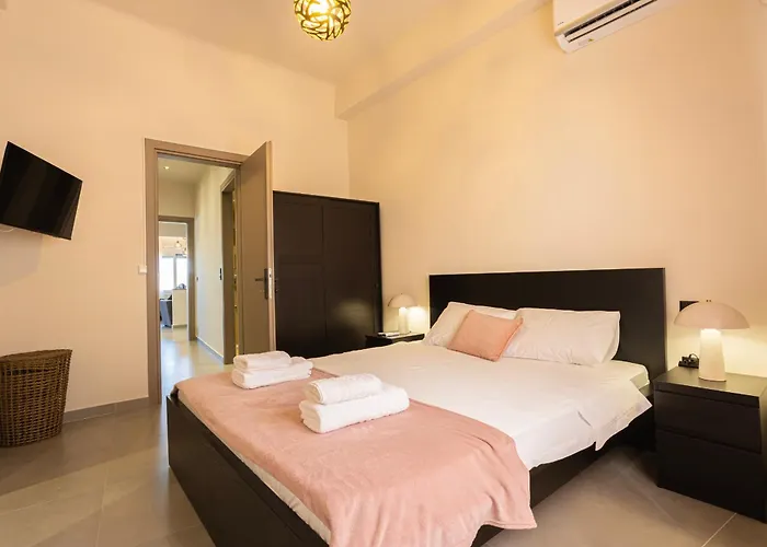 Luxury Apartment By The Sea- Euripus Strait