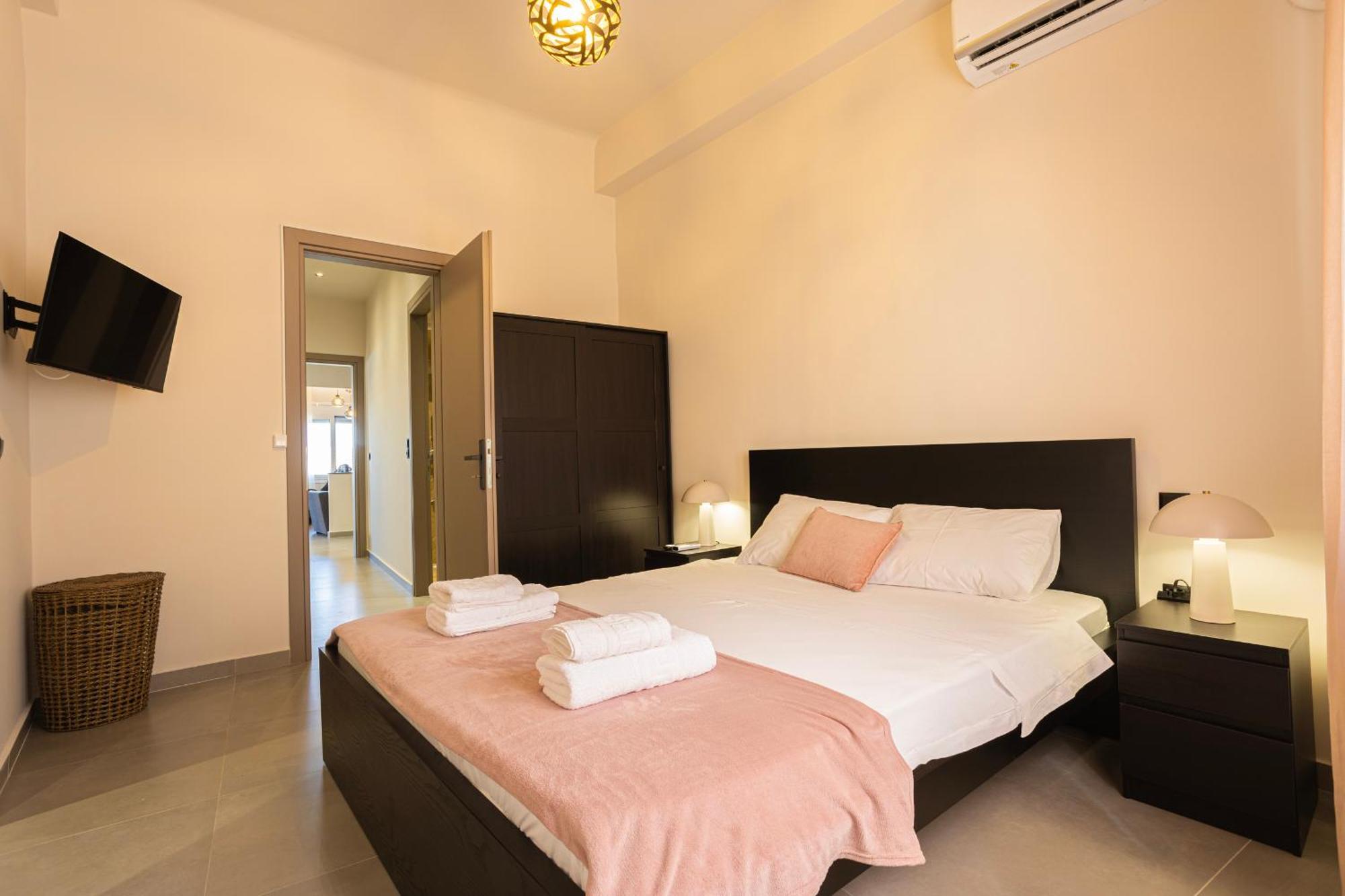 Luxury By The Sea- Euripus Strait Apartment *