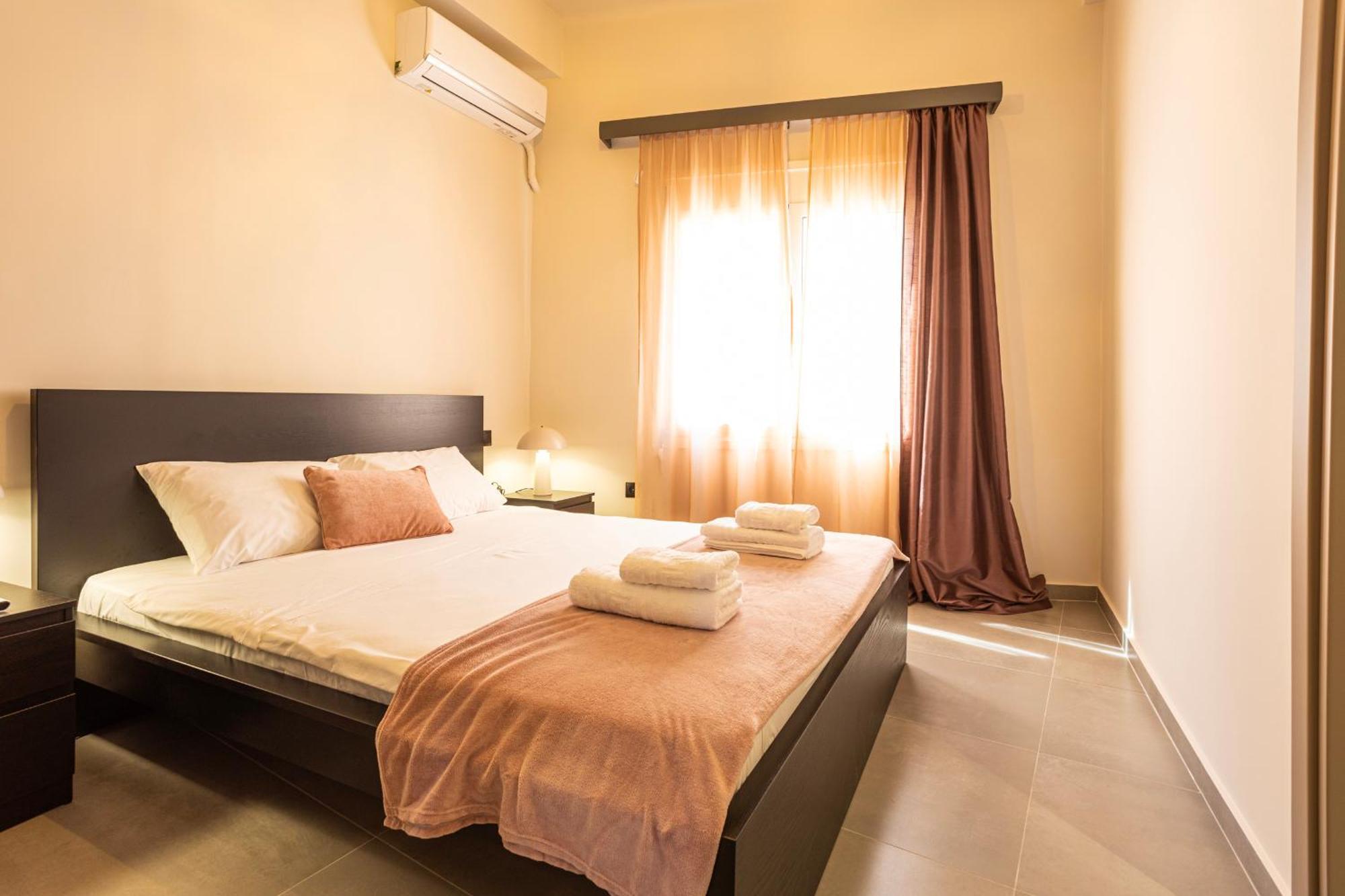 Luxury By The Sea- Euripus Strait Apartment