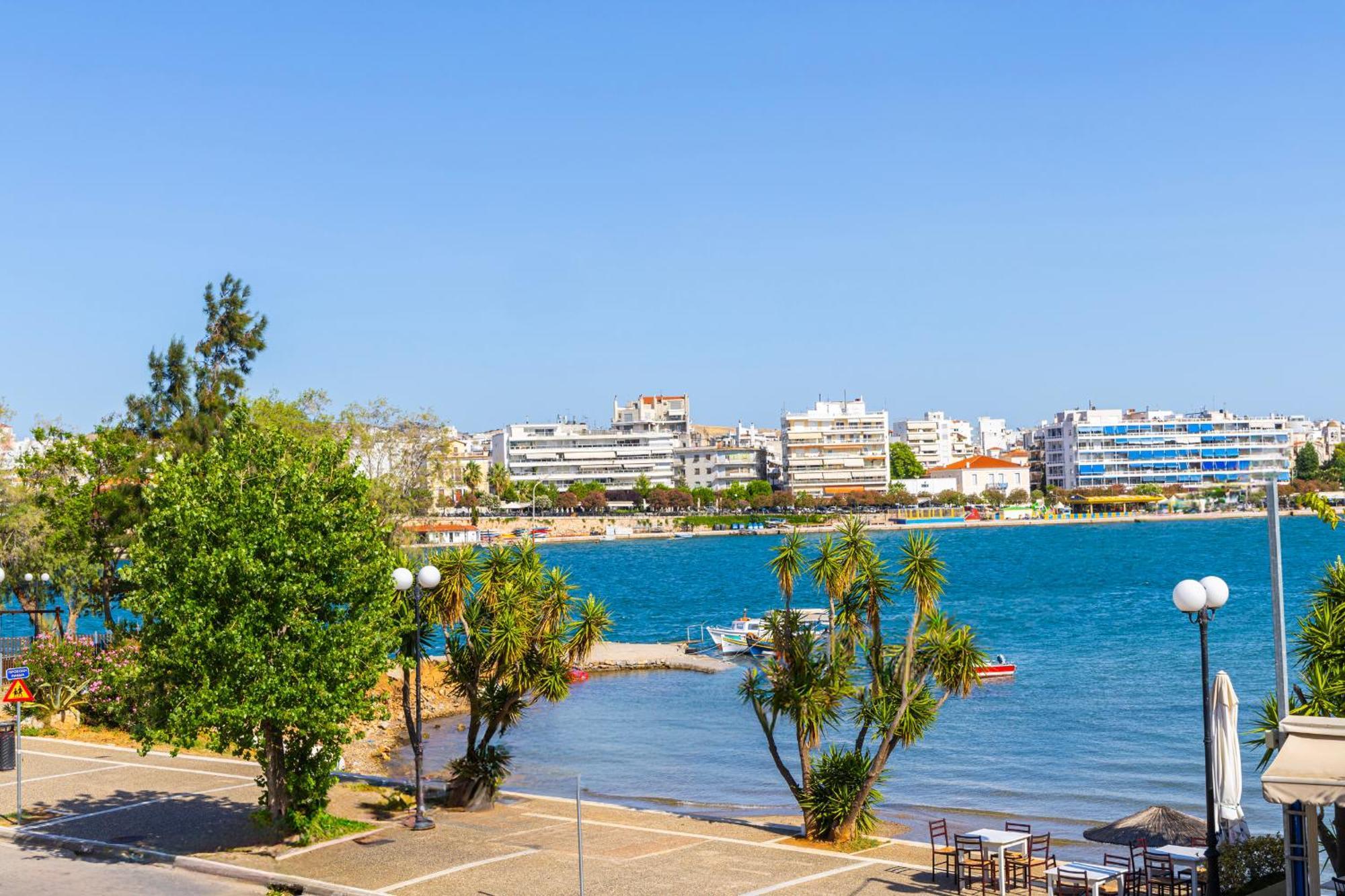 Luxury By The Sea- Euripus Strait Apartment